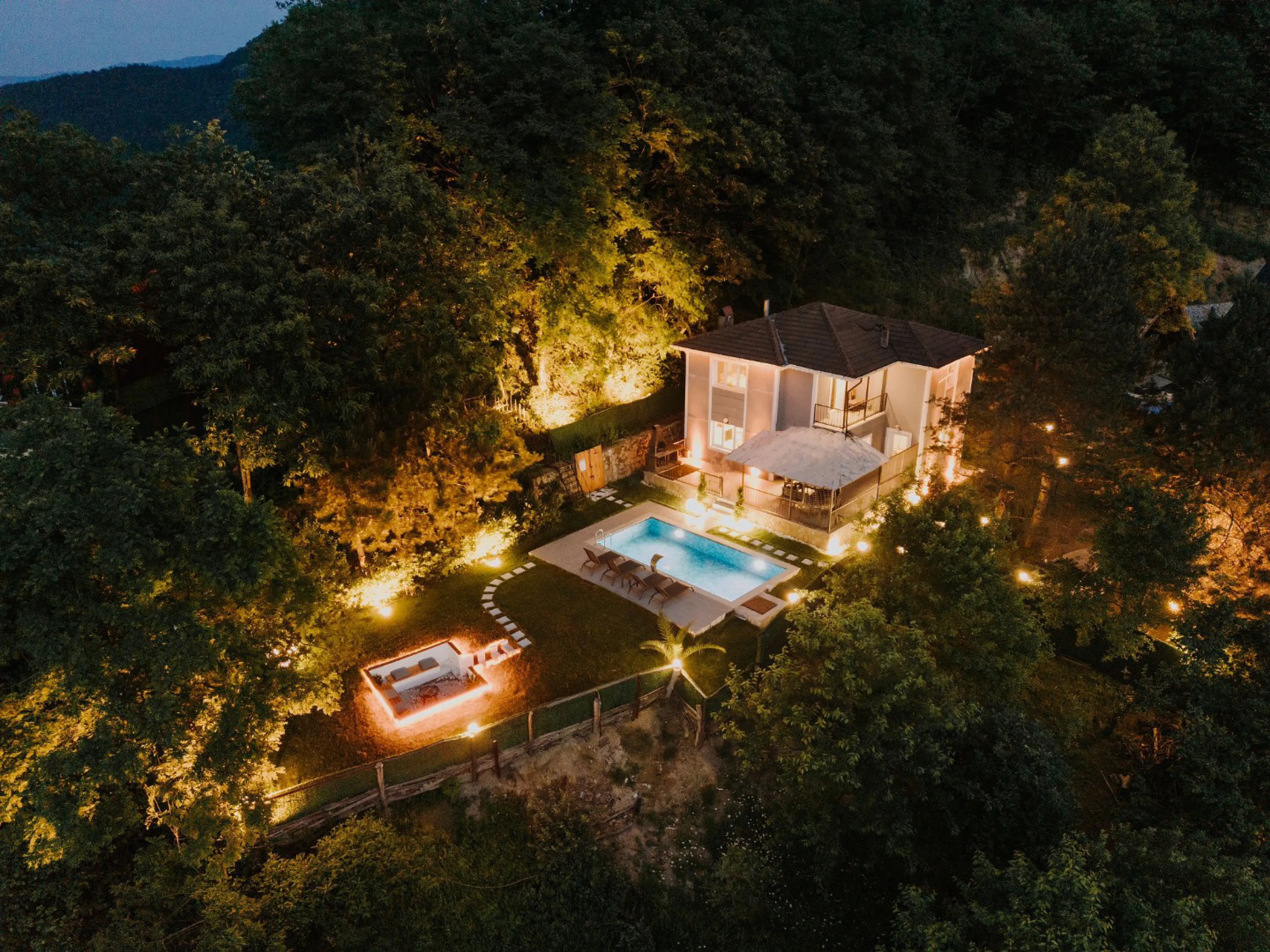 V113 Göl Manzaralı Villa 13
