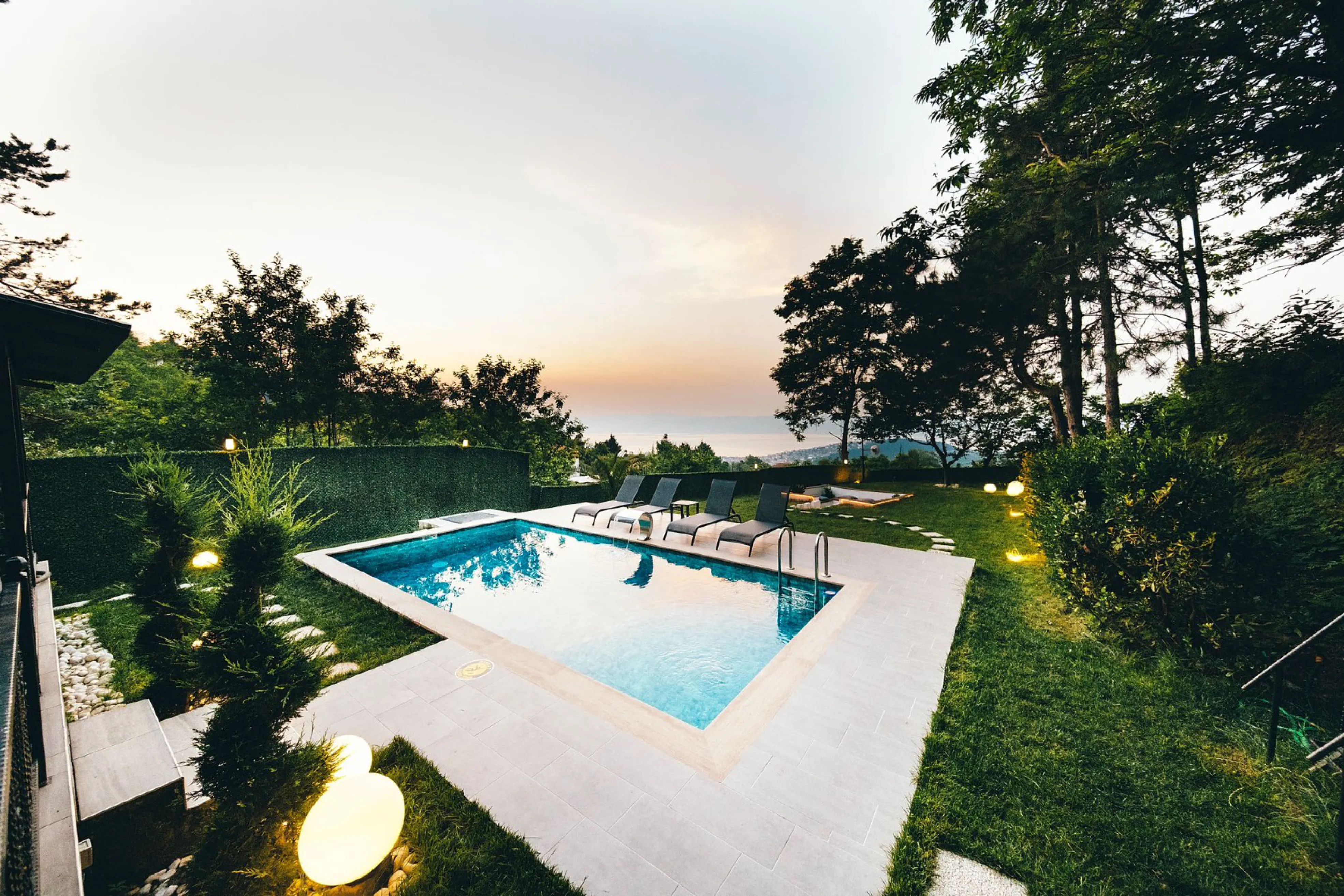 V113 Göl Manzaralı Villa 16