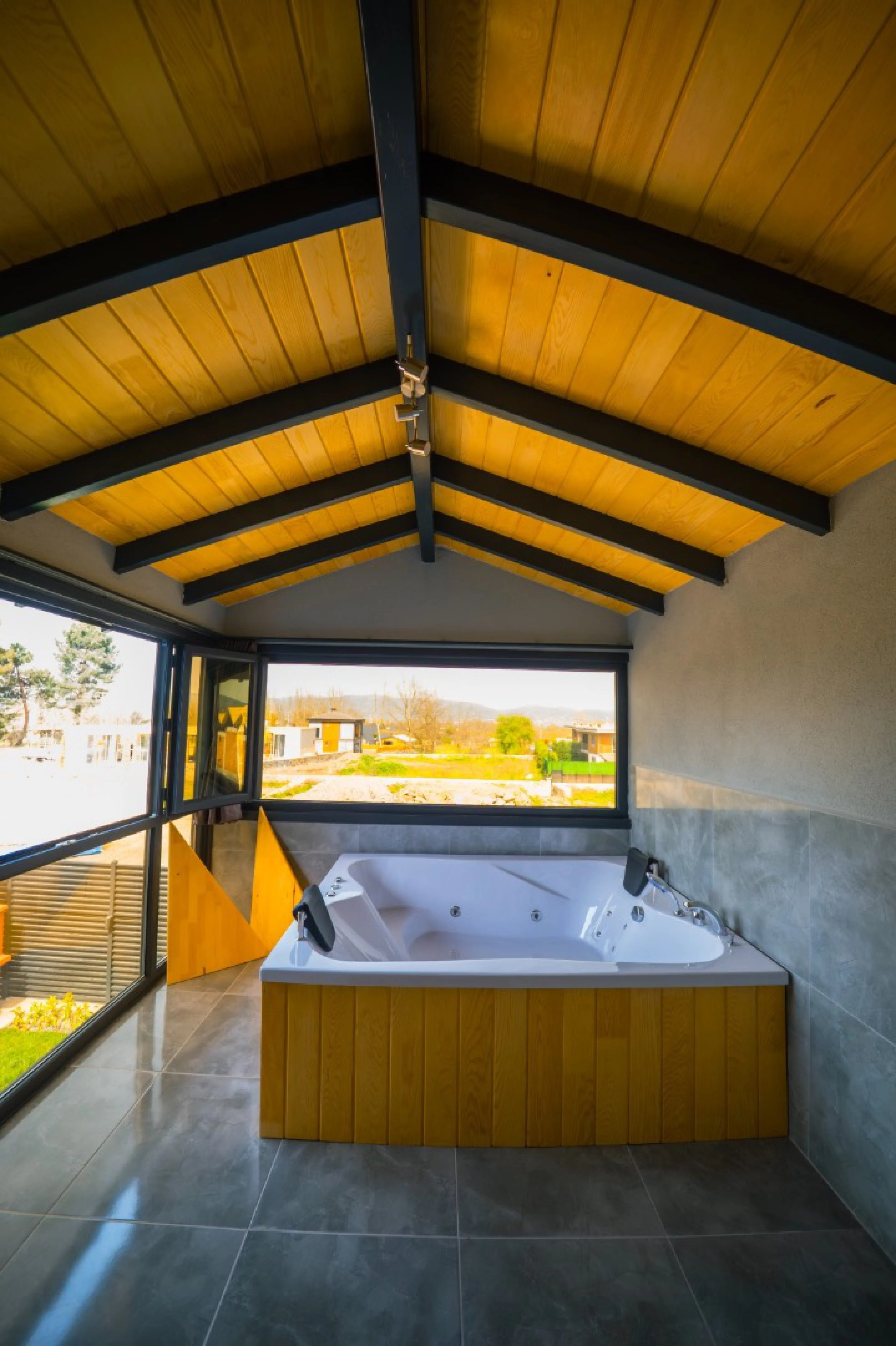 B325 Havuzlu ve Jakuzili Bungalov 3