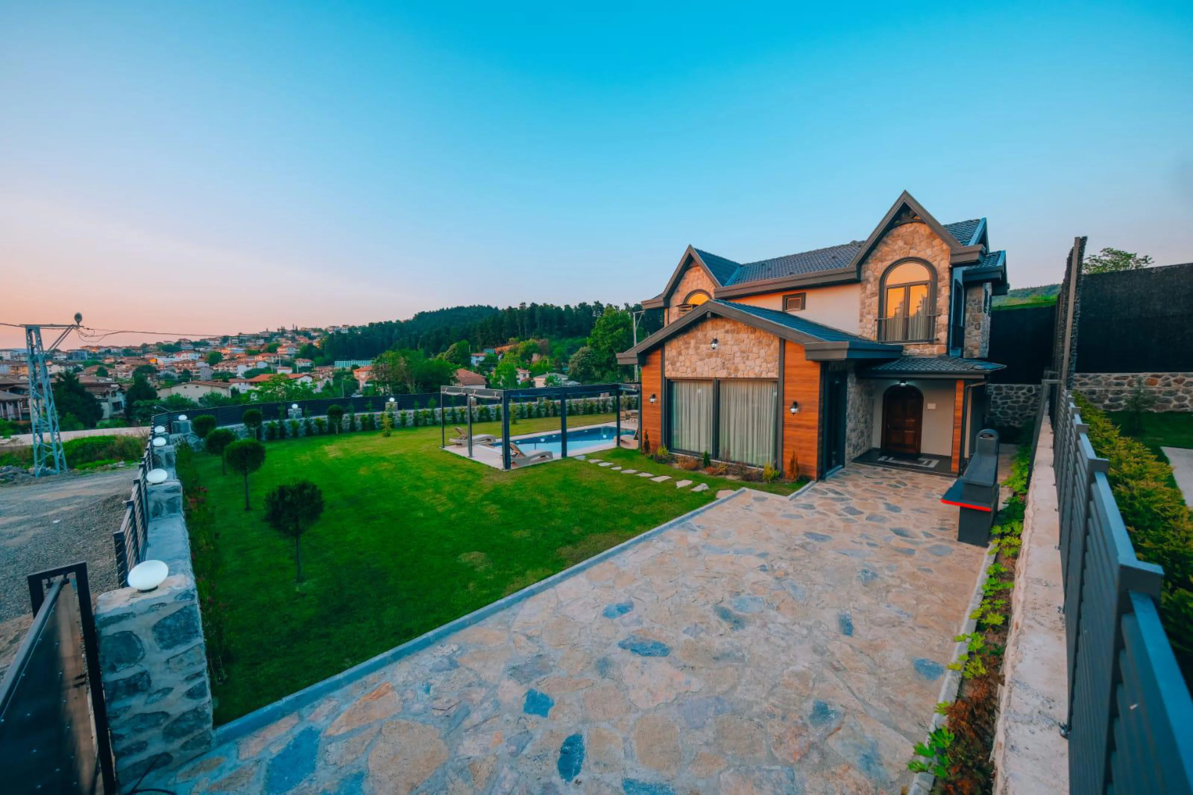 V121 Geniş Bahçeli Villa 10