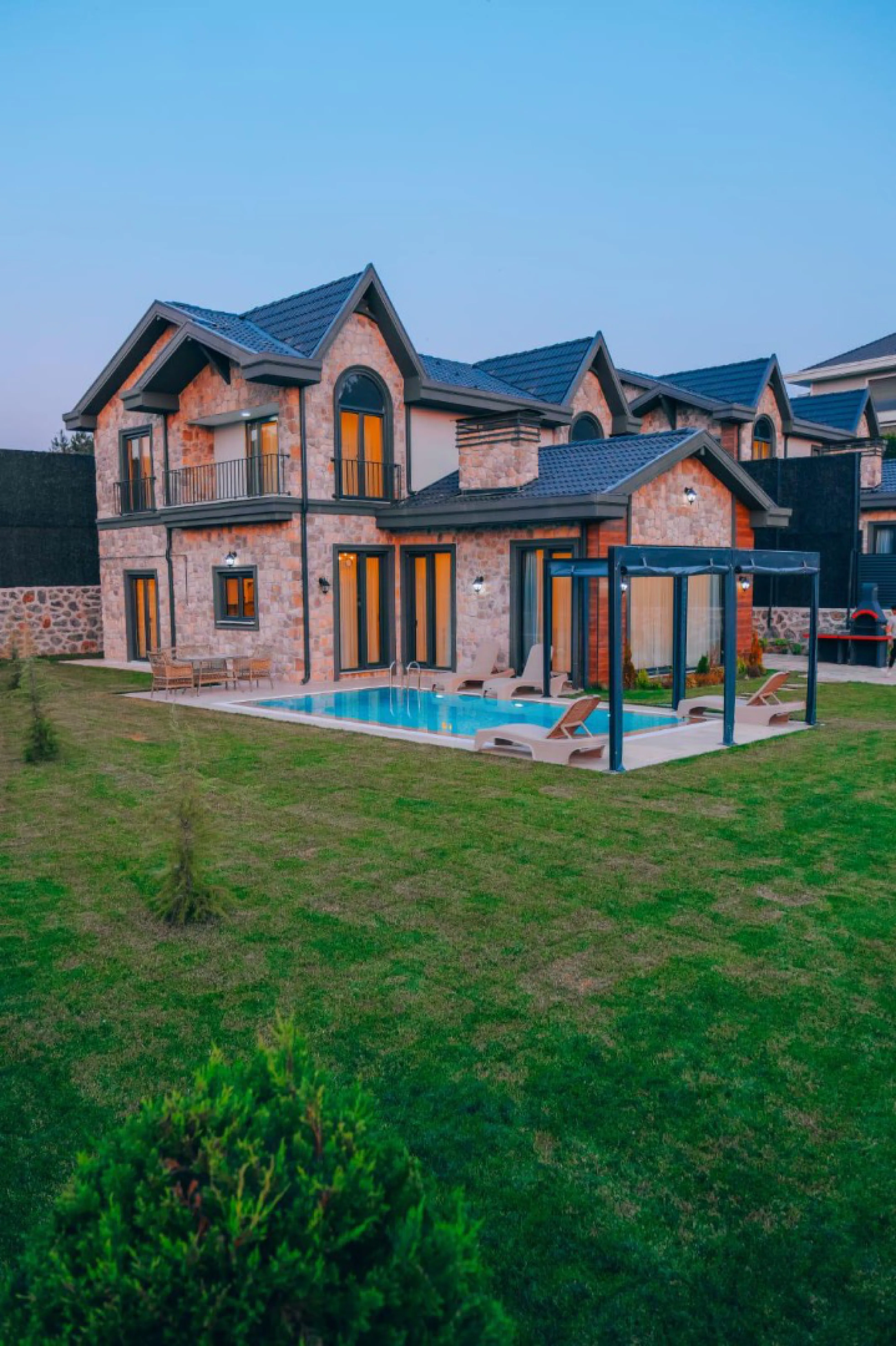 V121 Geniş Bahçeli Villa 9