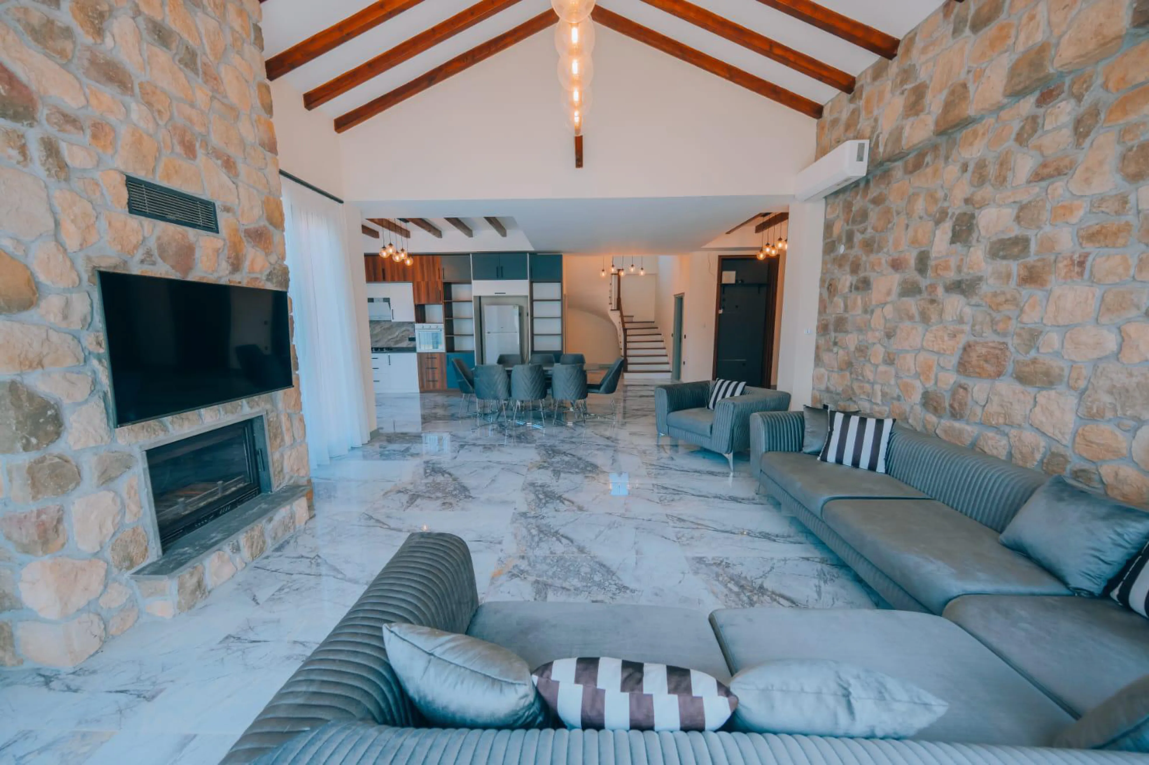 V121 Geniş Bahçeli Villa 12
