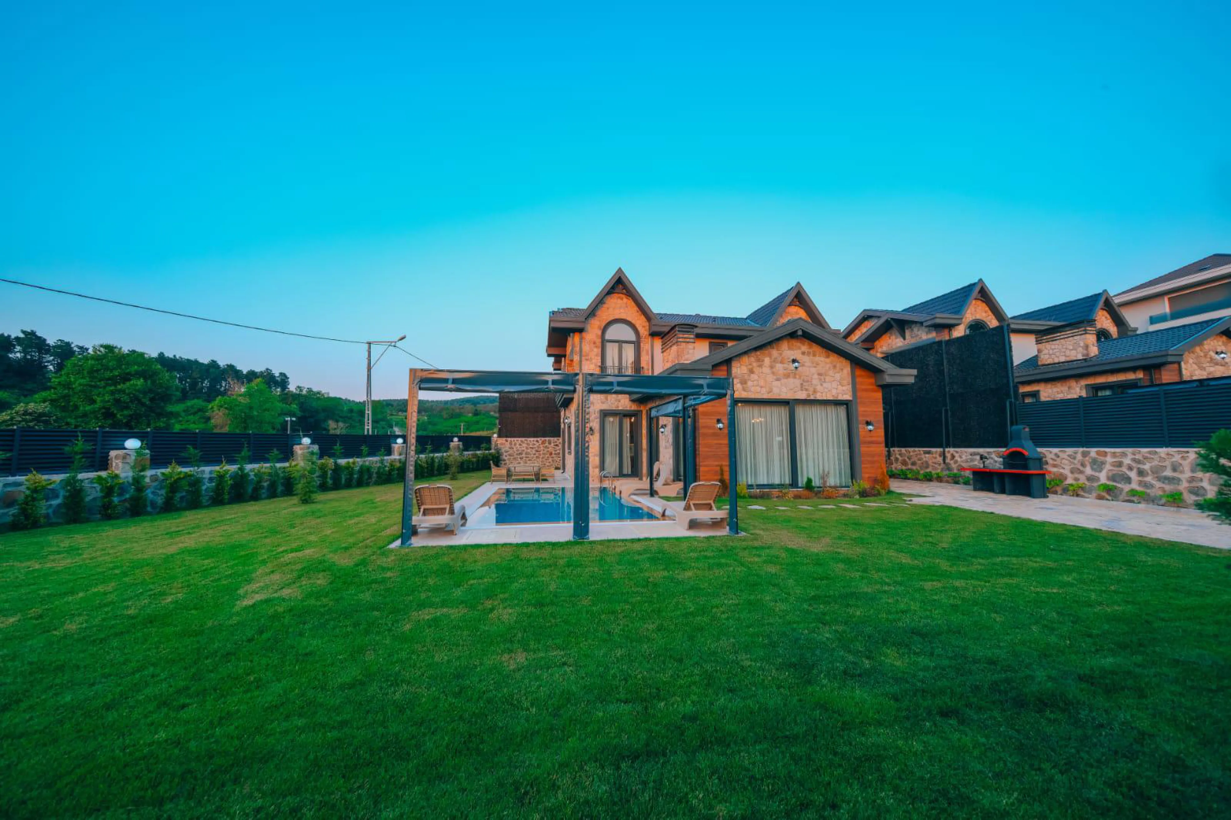 V121 Geniş Bahçeli Villa 16