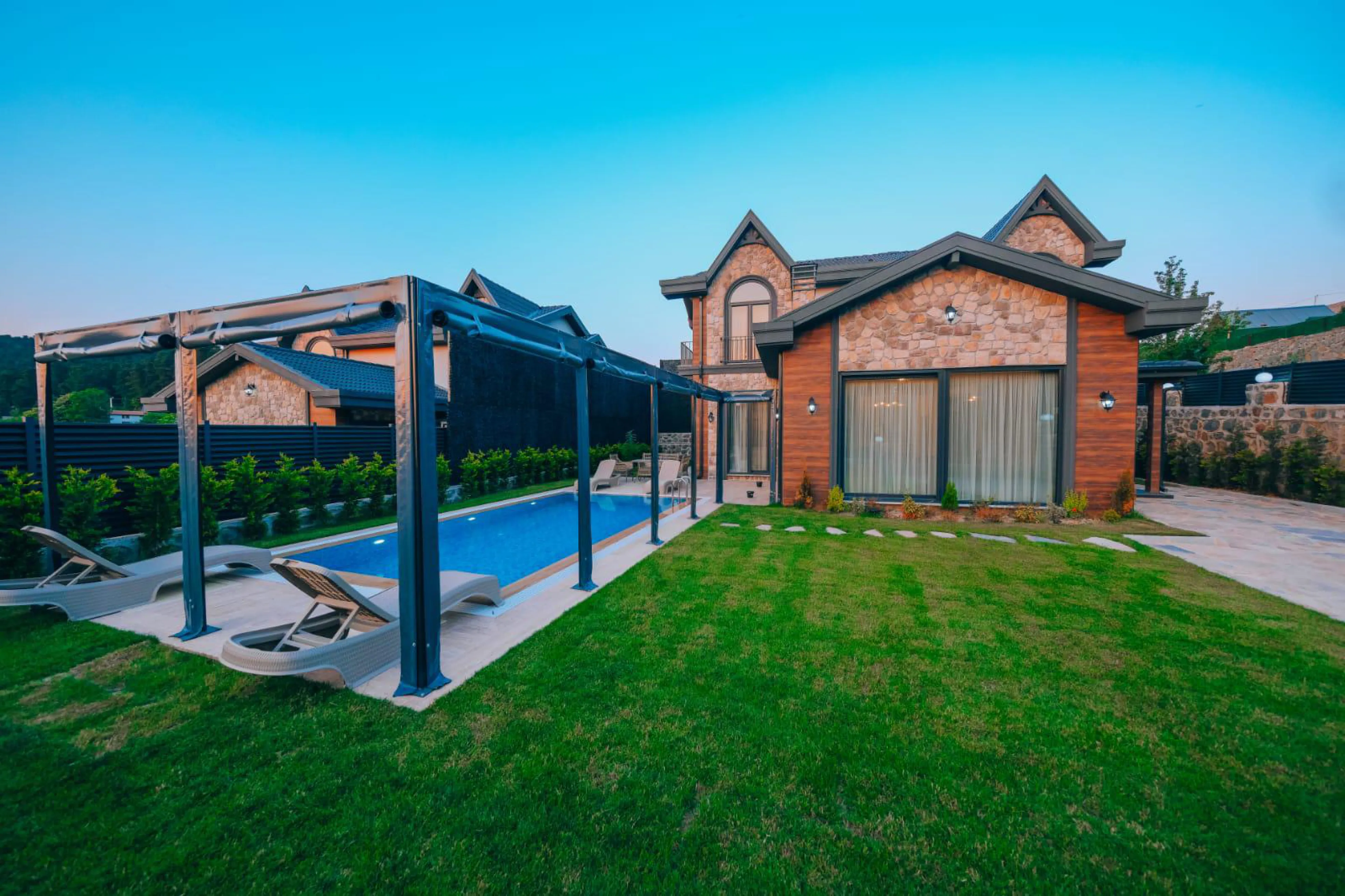 V121 Geniş Bahçeli Villa 15
