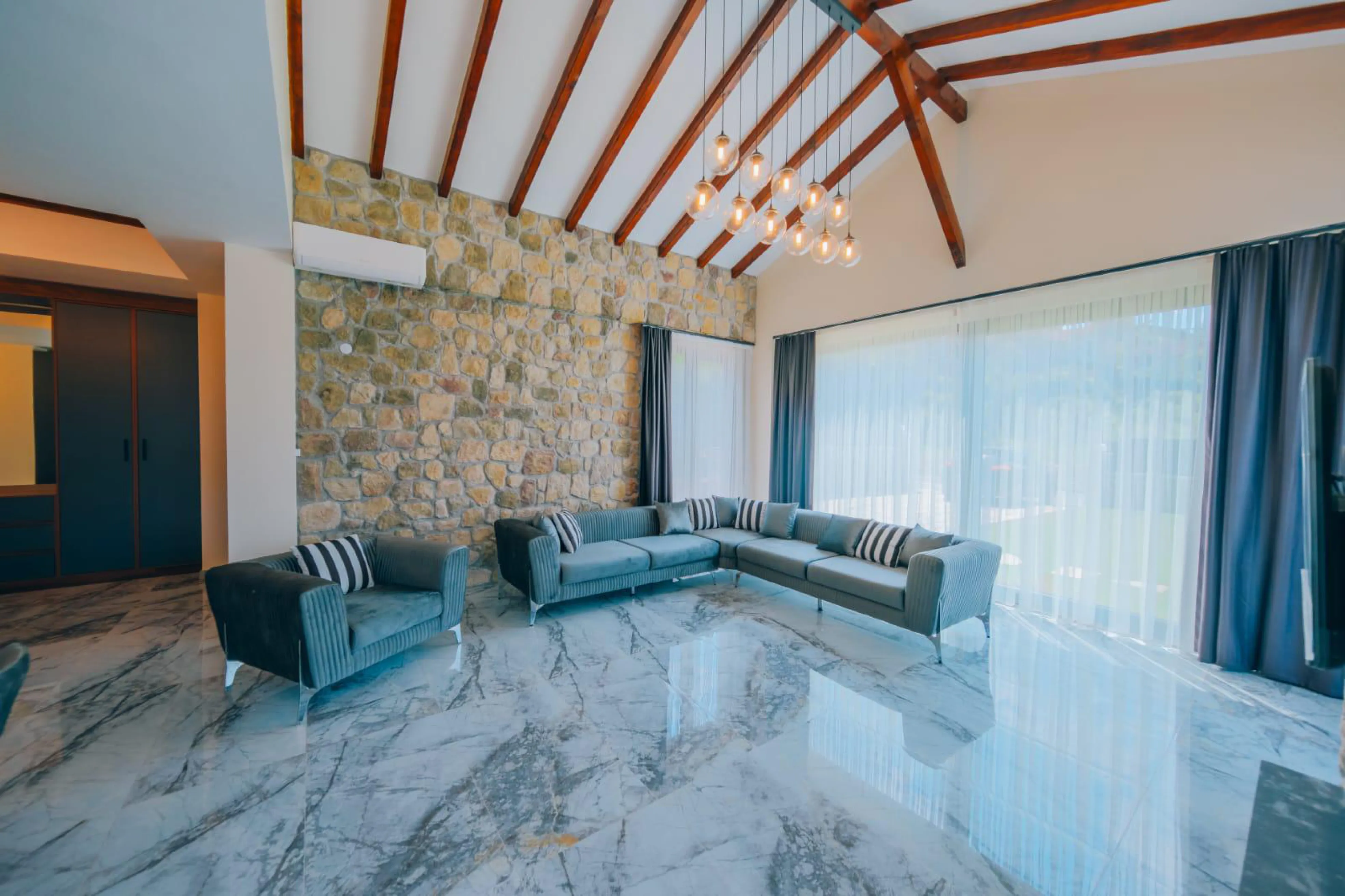 V121 Geniş Bahçeli Villa 17