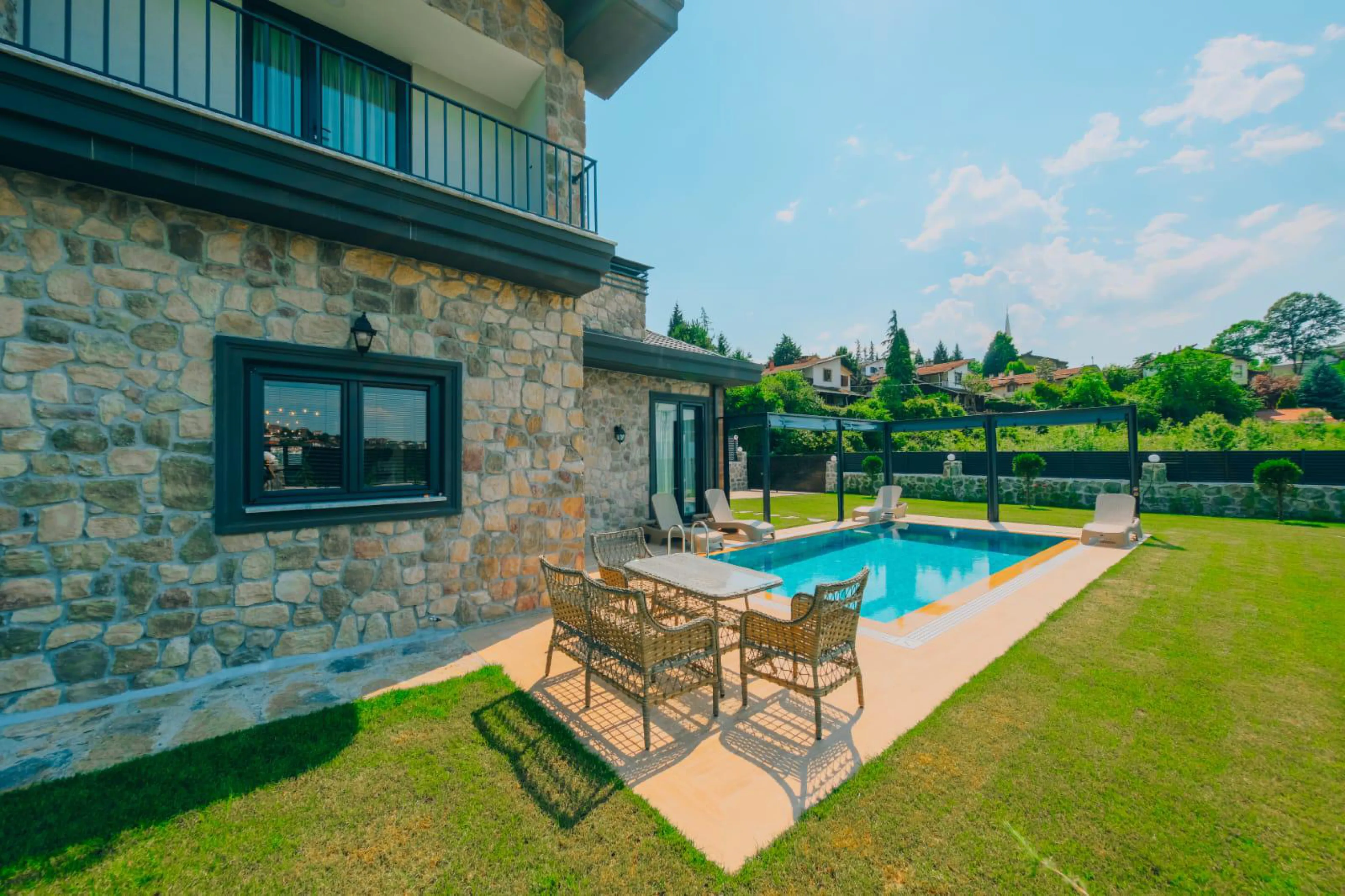V121 Geniş Bahçeli Villa 18
