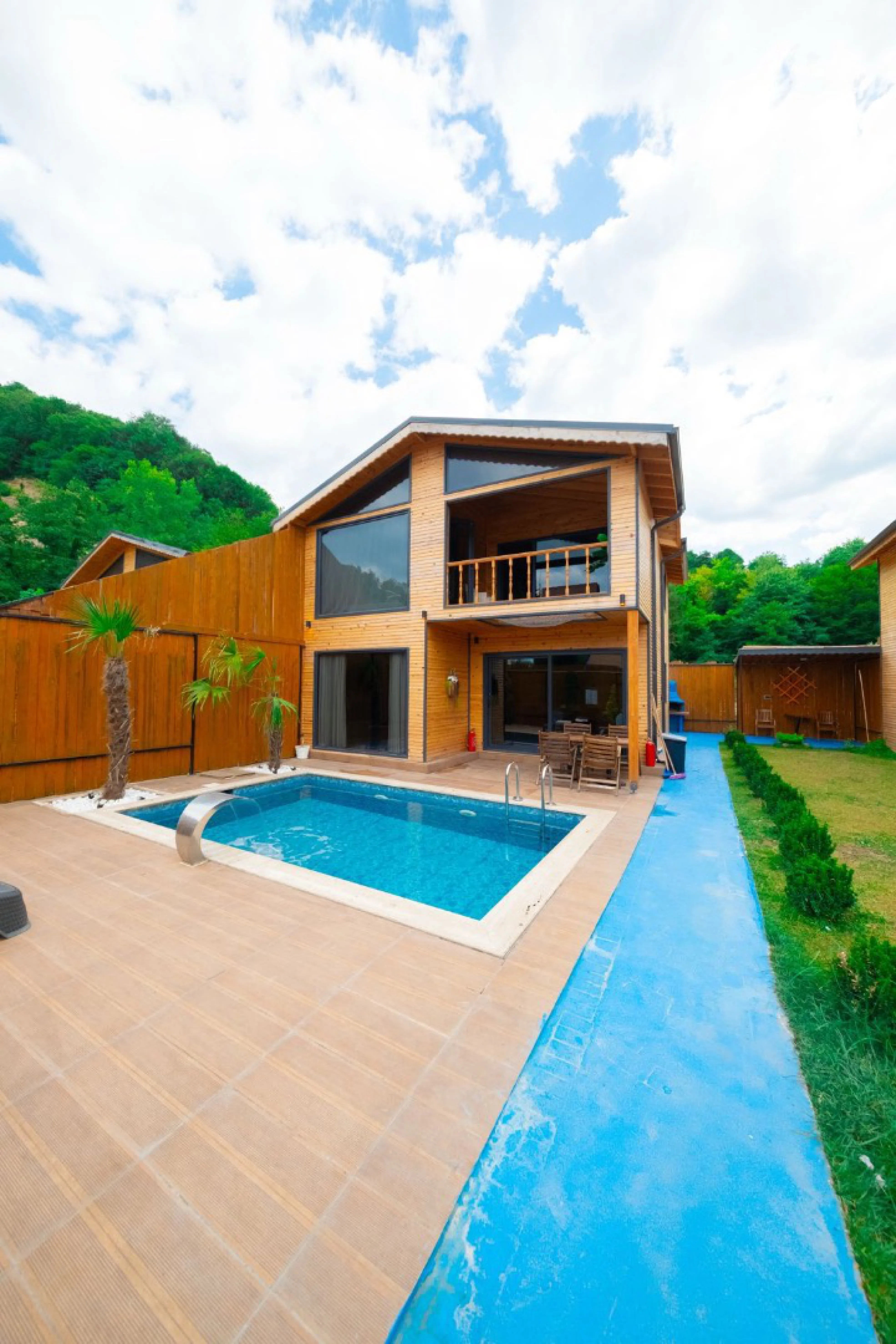B251 3 Odalı Havuzlu ve Jakuzili Bungalov 2