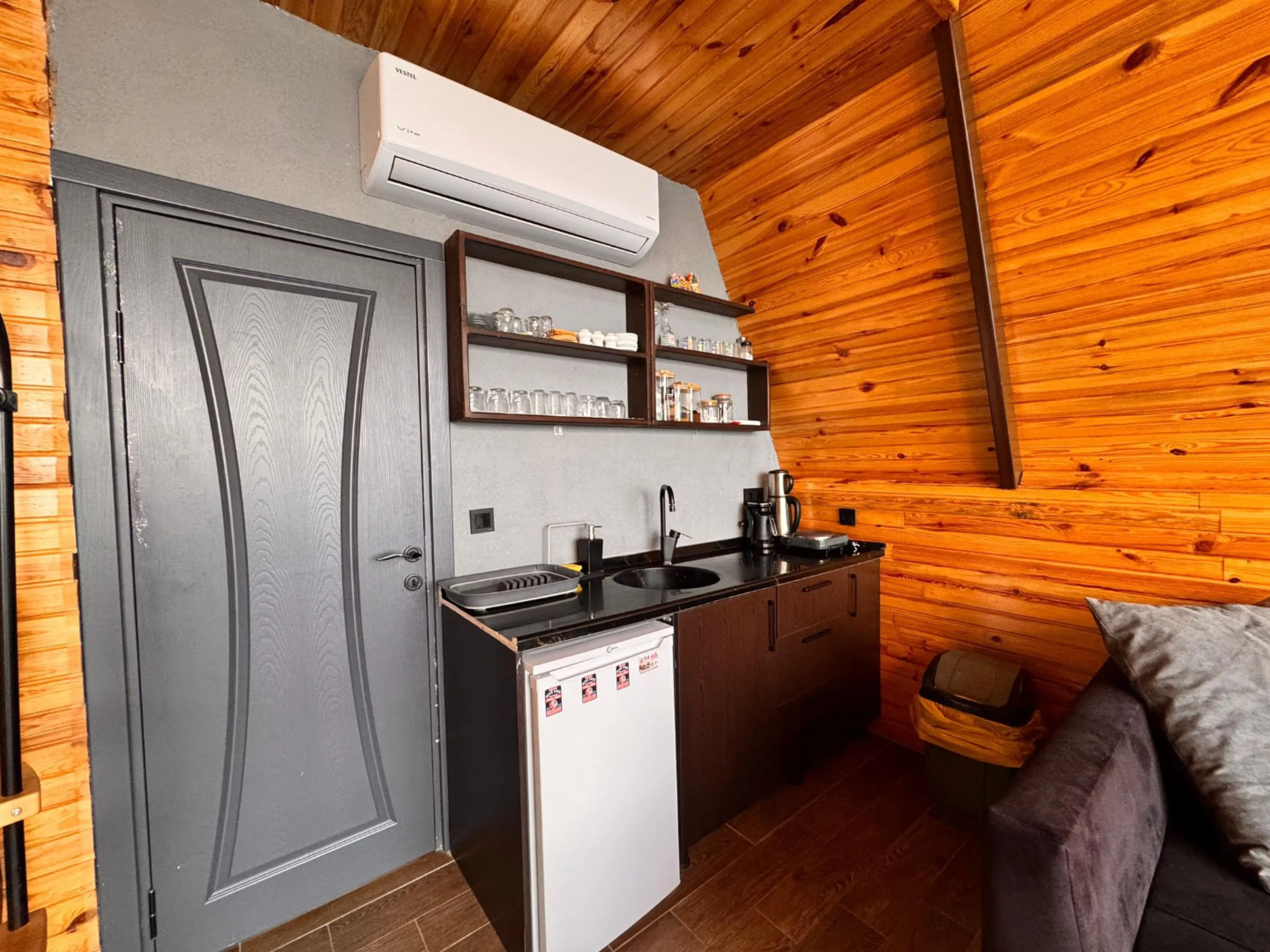 B102 Göl Manzaralı Havuzlu ve Jakuzili Bungalov - 6 11