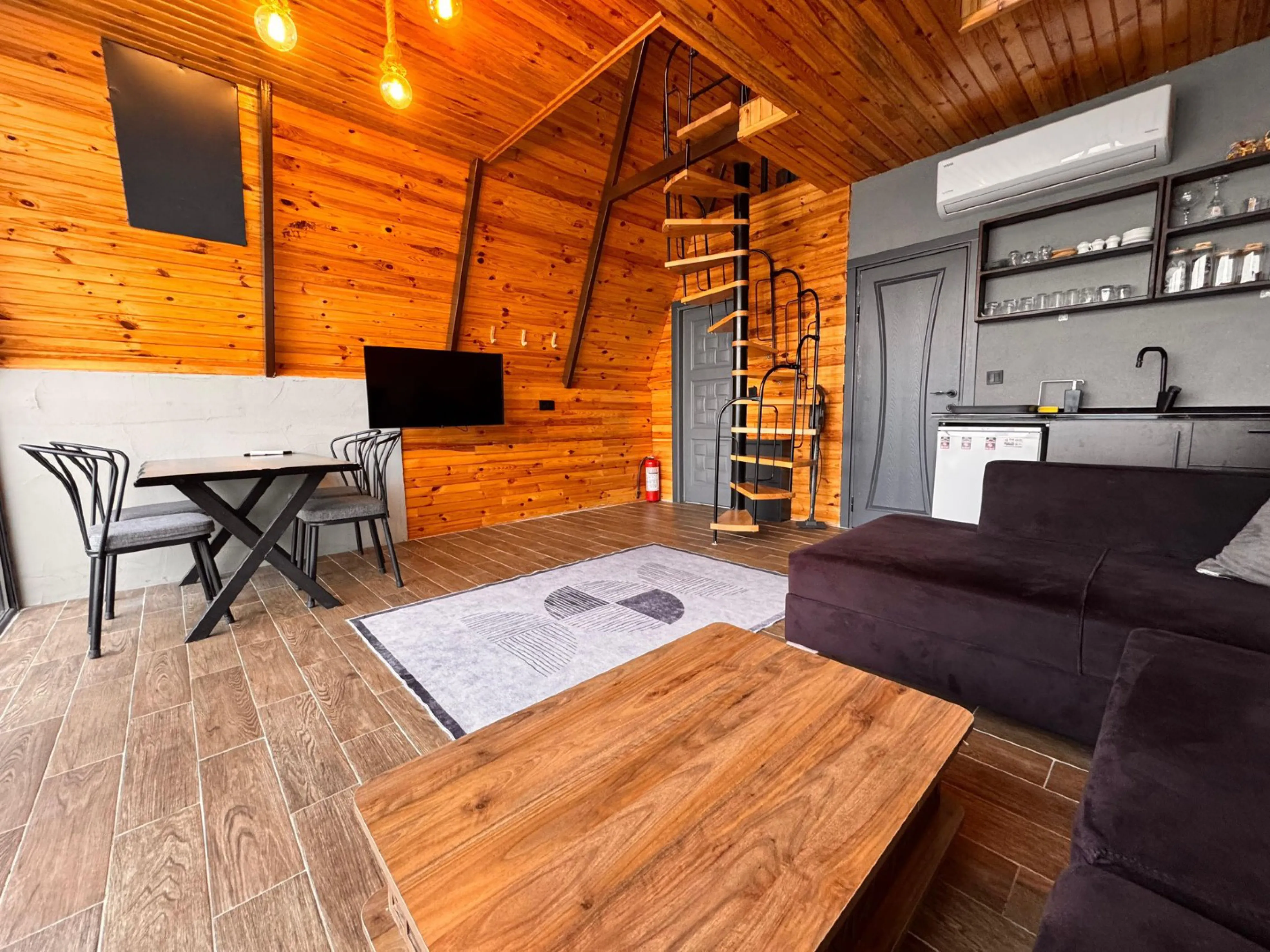 B102 Göl Manzaralı Havuzlu ve Jakuzili Bungalov - 5 12
