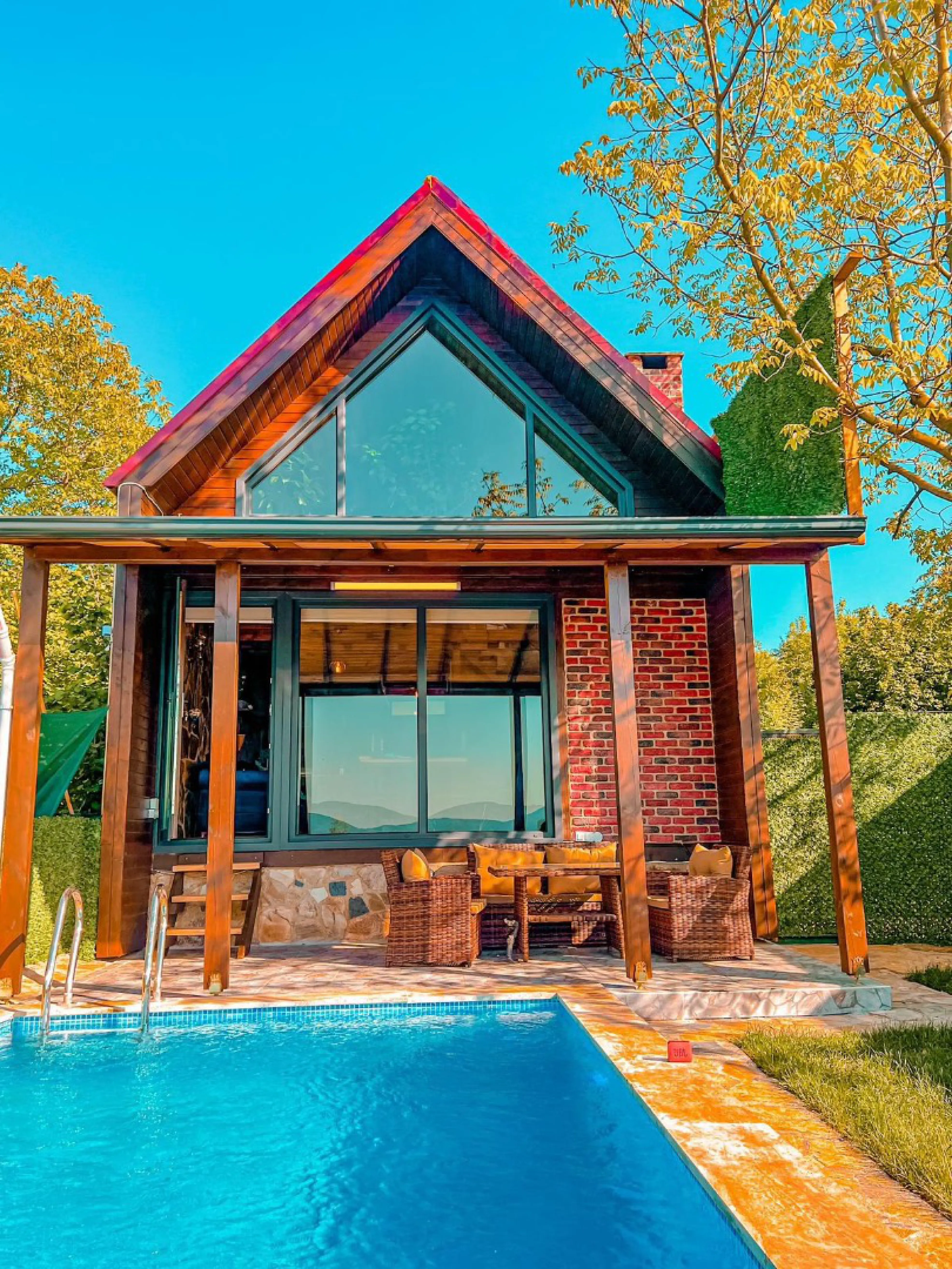 B155 Havuzlu ve Göl Manzaralı Suit- 2 4