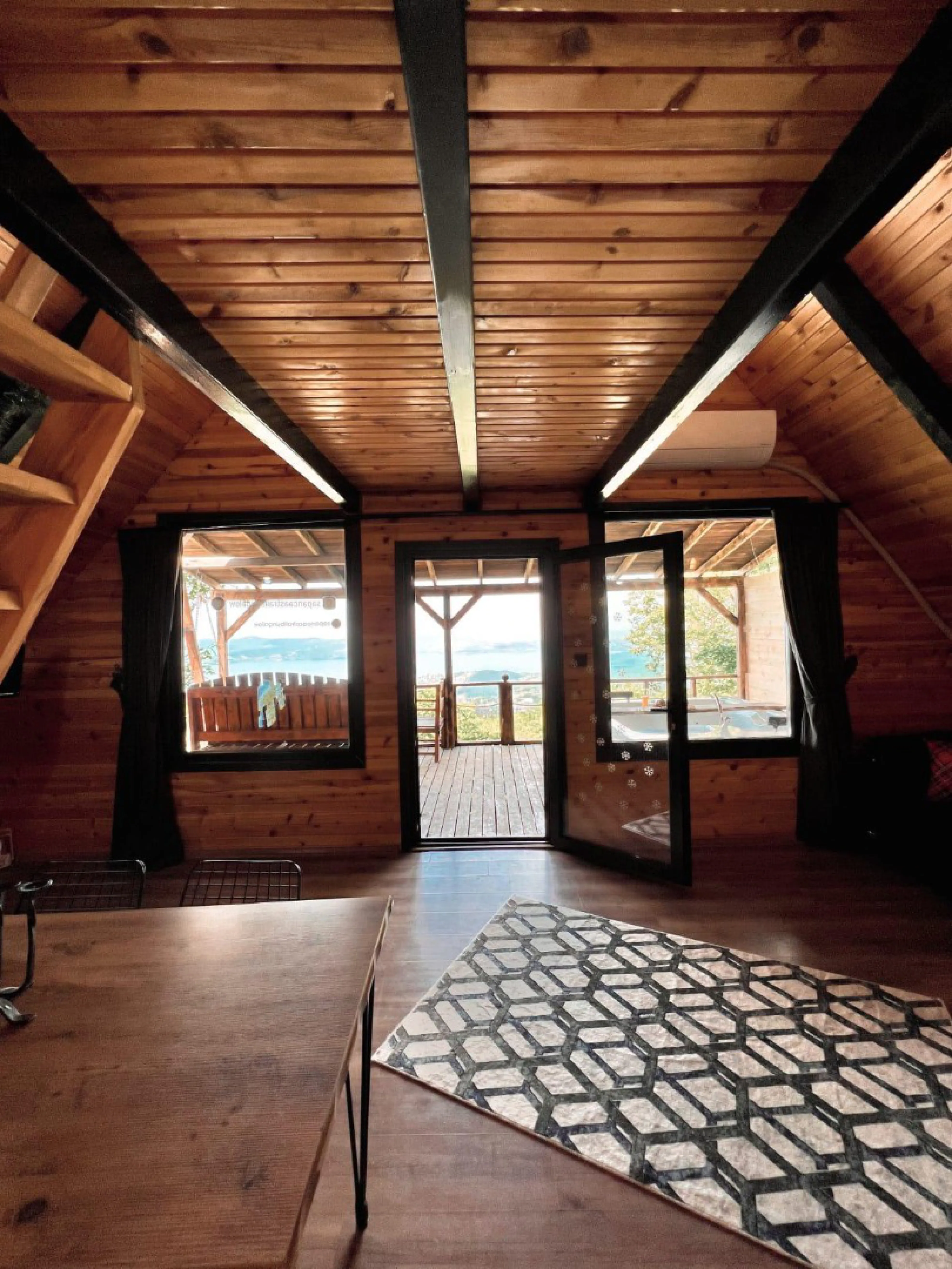 B140 Göl Manzaralı Suit Bungalov 8