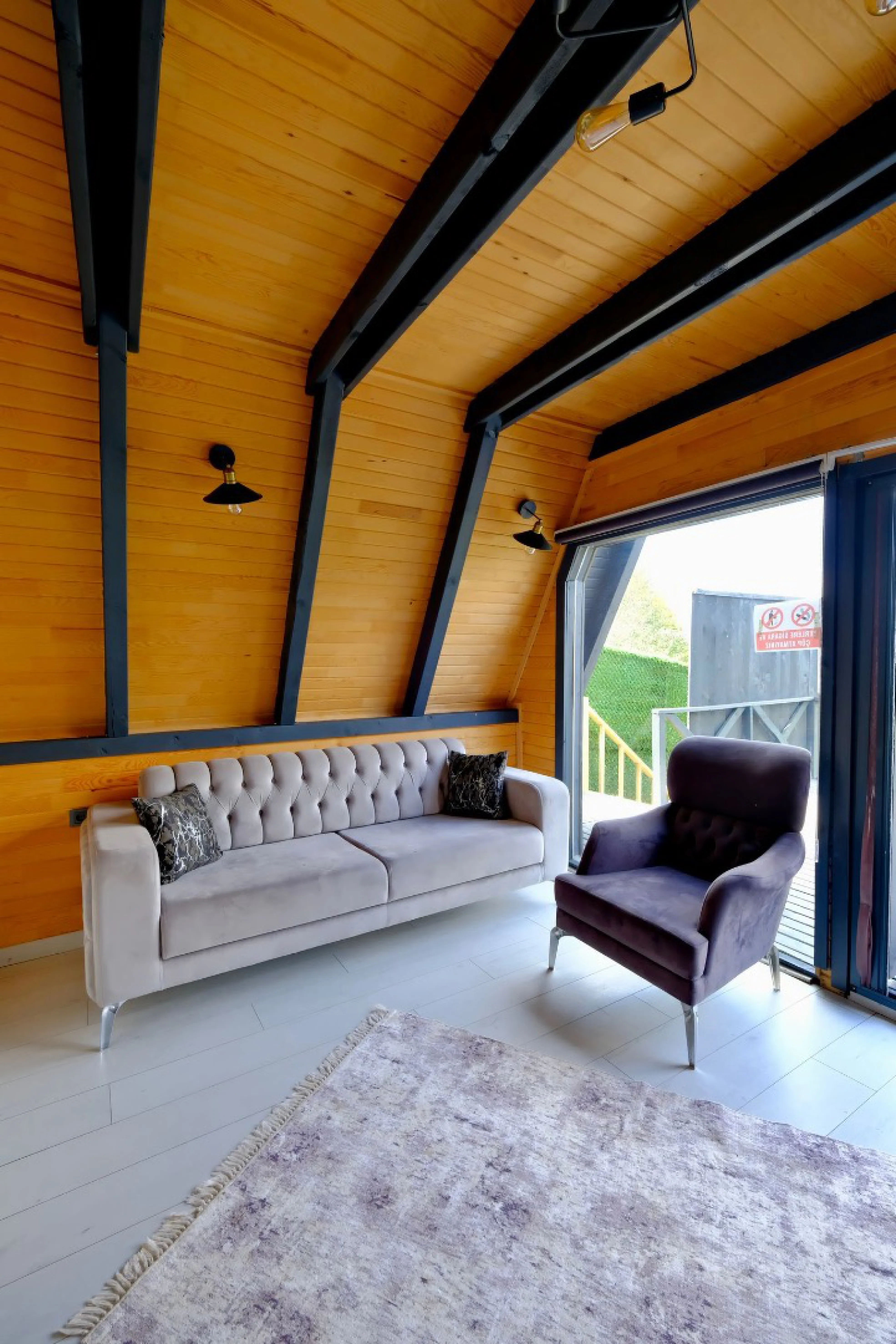 B140 Göl Manzaralı Bungalov Lor- 5 11