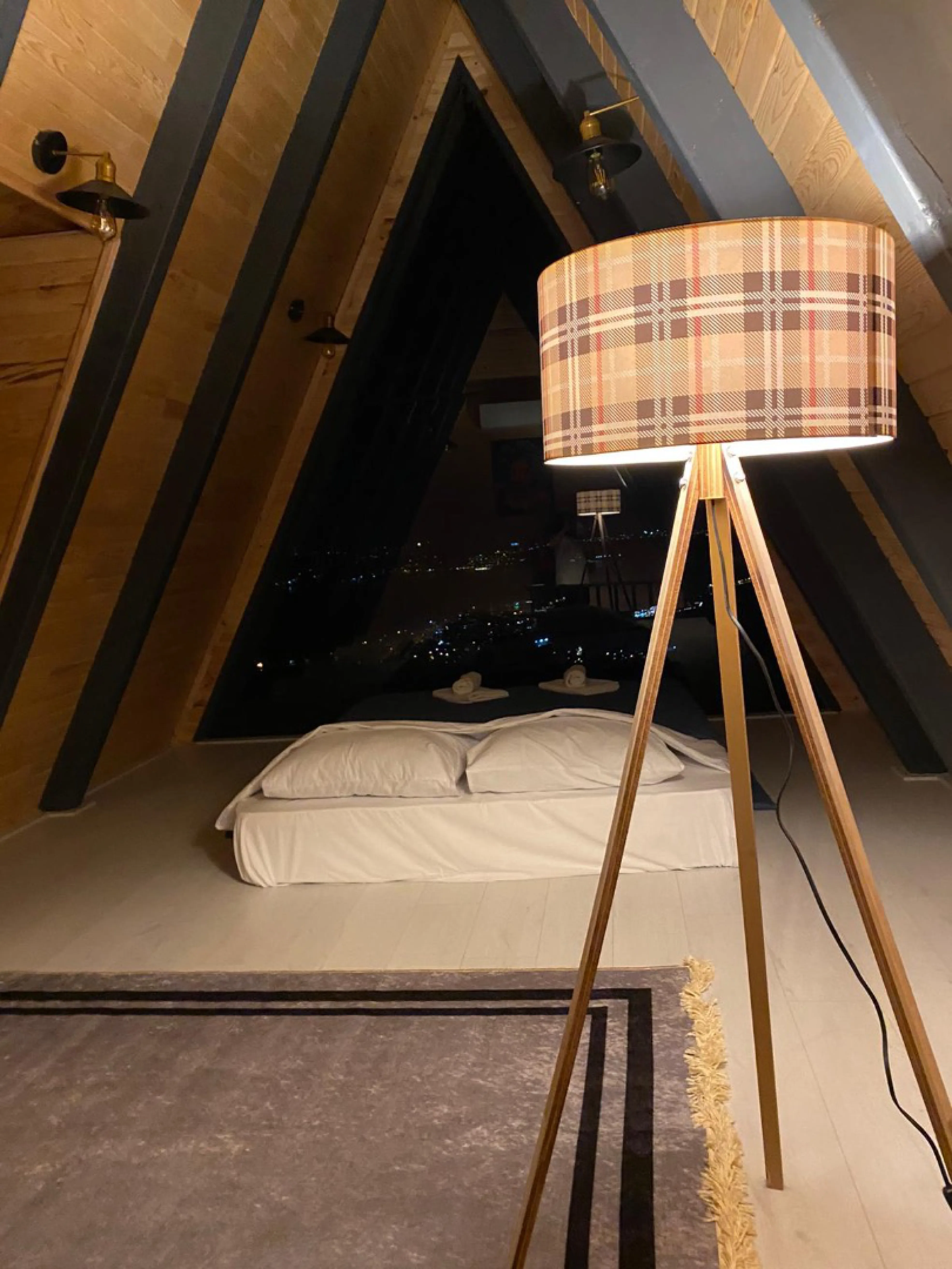 B140 Göl Manzaralı Bungalov Lor- 6 10