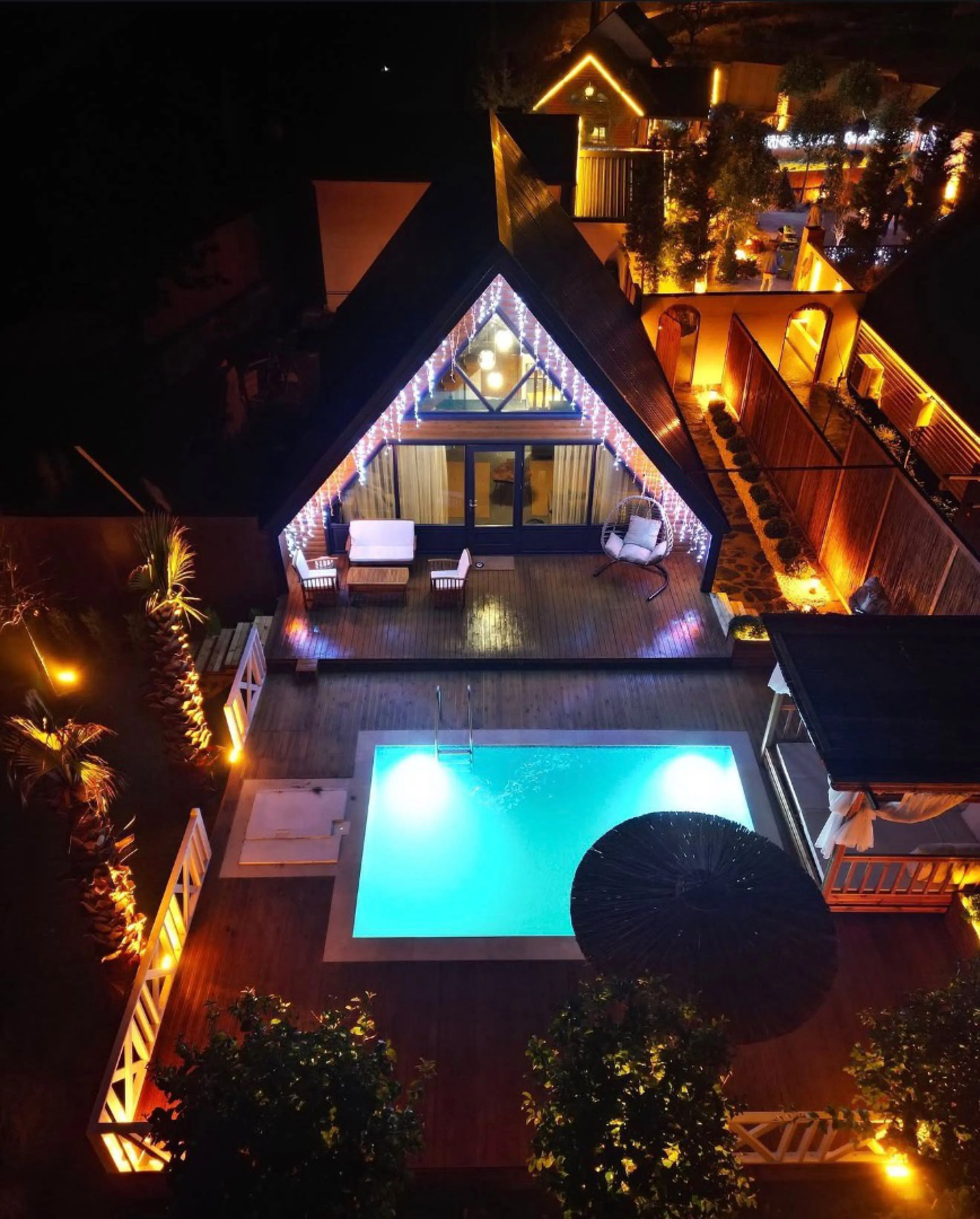 B237 Havuzlu ve Saunalı Bungalov - 2 1